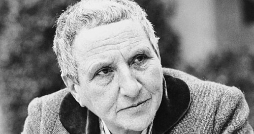 В пространстве времени, наполненном движением